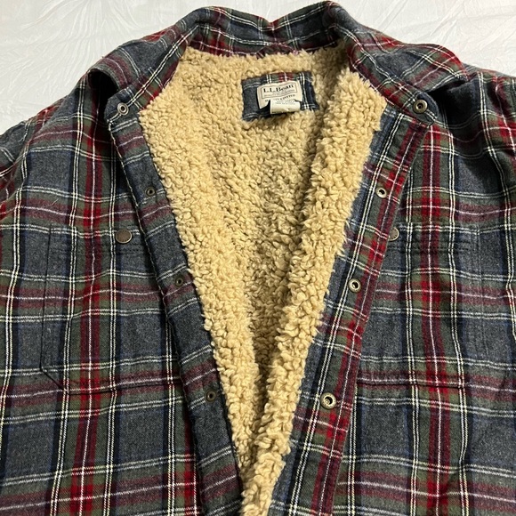 L. L. Bean men’s fleece lined flannel coat - Picture 3 of 8